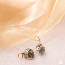 Load image into Gallery viewer, Seashell Spotlight - Green
